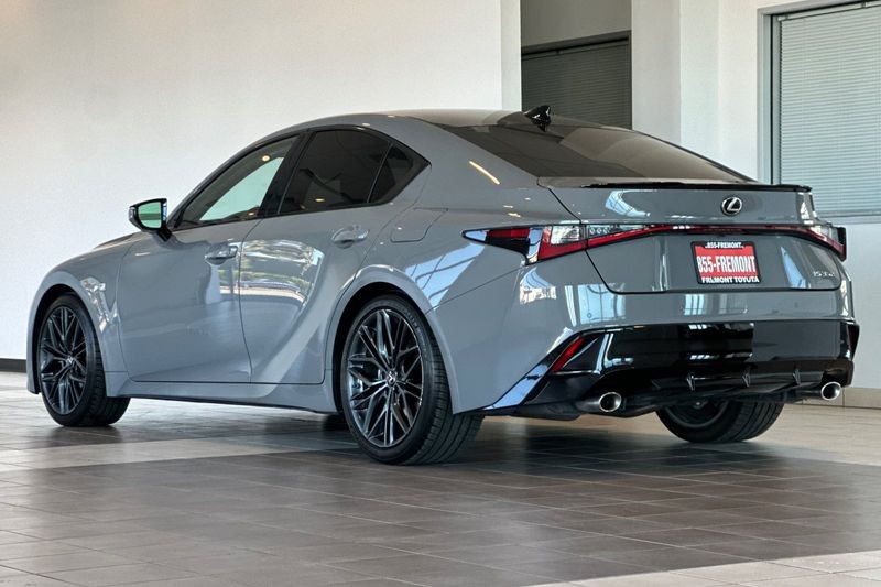 Lexus IS Vehicle Full-screen Gallery Image 06