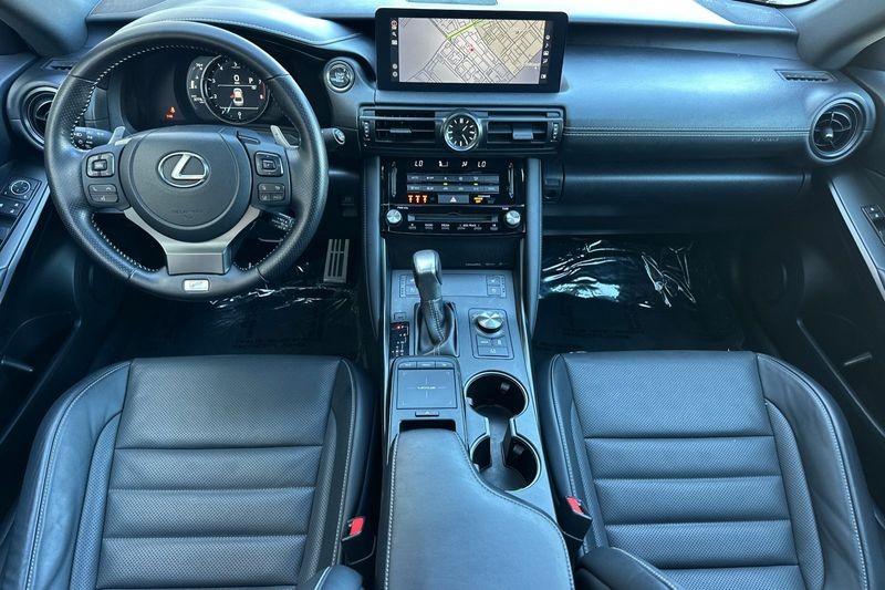 Lexus IS Vehicle Full-screen Gallery Image 13
