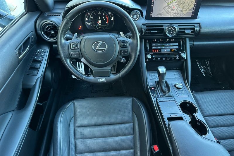 Lexus IS Vehicle Full-screen Gallery Image 14