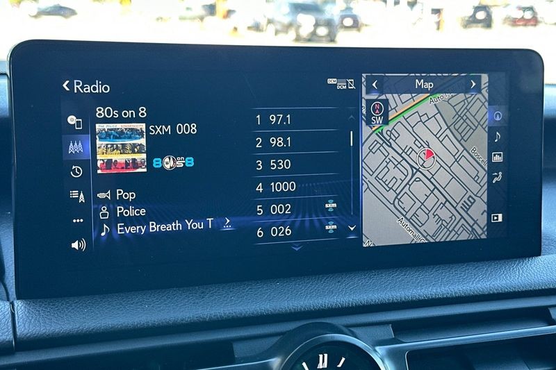 Lexus IS Vehicle Full-screen Gallery Image 17