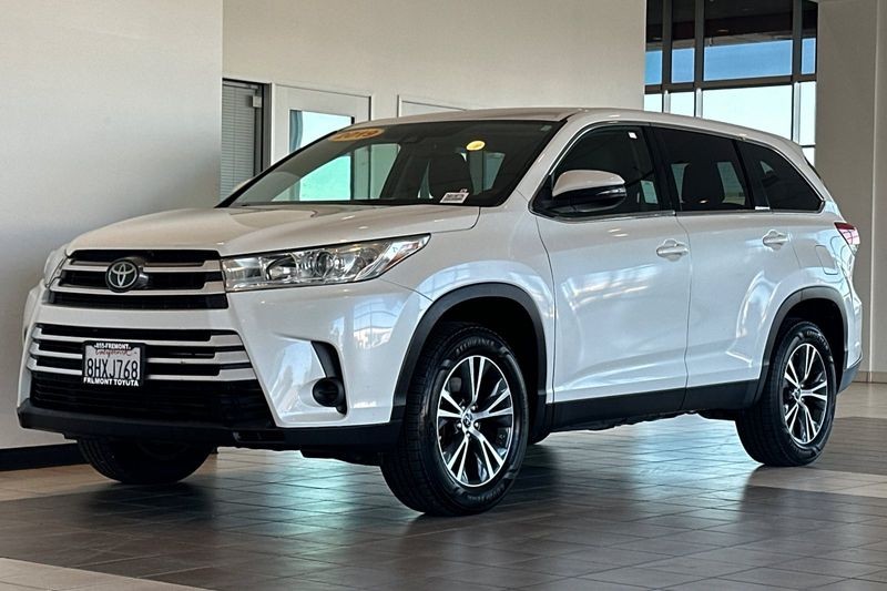 Toyota Highlander Vehicle Full-screen Gallery Image 08