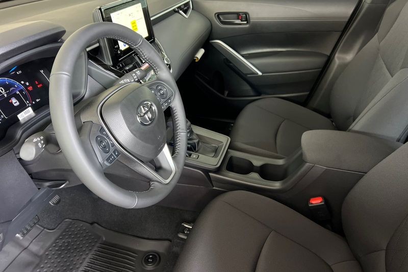 Toyota Corolla Cross Vehicle Full-screen Gallery Image 06