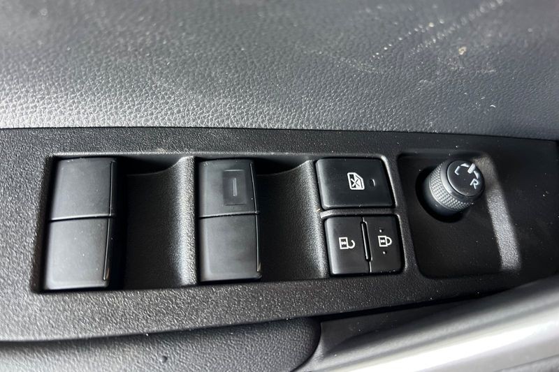 Toyota Corolla Cross Vehicle Full-screen Gallery Image 07