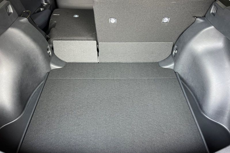 Toyota Corolla Cross Vehicle Full-screen Gallery Image 11