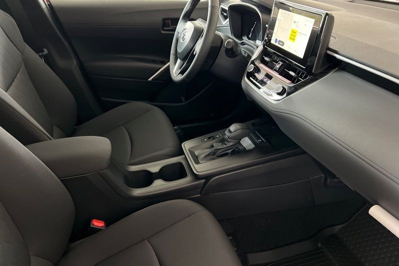 Toyota Corolla Cross Vehicle Full-screen Gallery Image 12