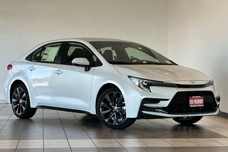 Toyota Corolla Hybrid Vehicle Full-screen Gallery Image 02