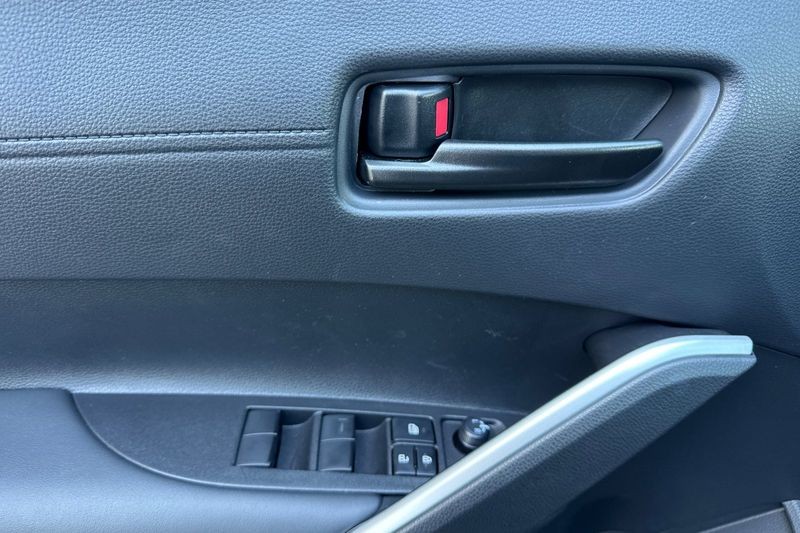 Toyota Corolla Cross Vehicle Full-screen Gallery Image 08