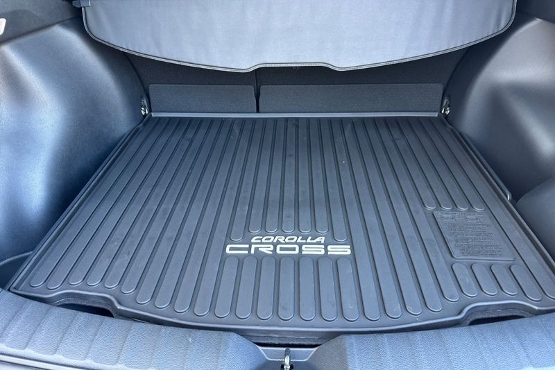 Toyota Corolla Cross Vehicle Full-screen Gallery Image 12