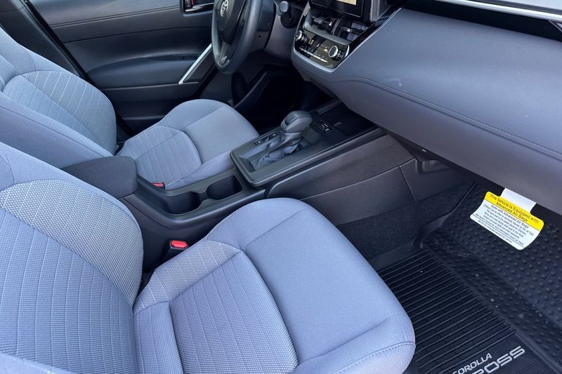 Toyota Corolla Cross Vehicle Full-screen Gallery Image 13