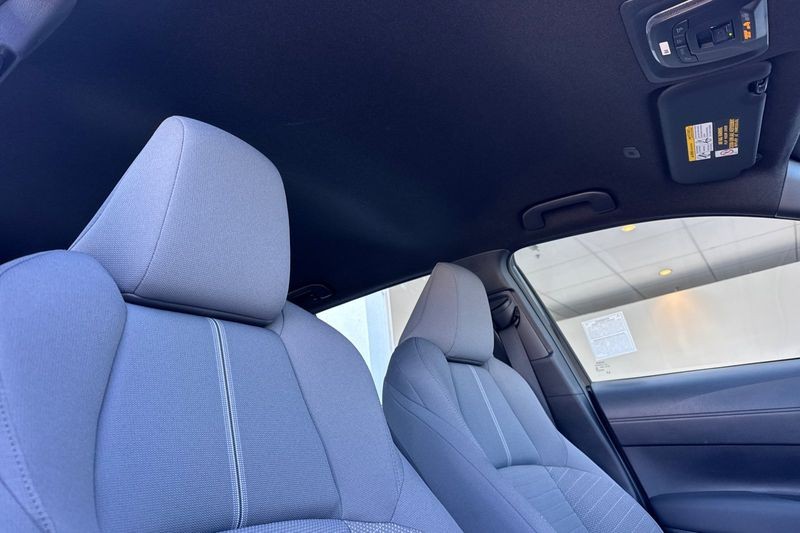 Toyota Corolla Cross Vehicle Full-screen Gallery Image 14