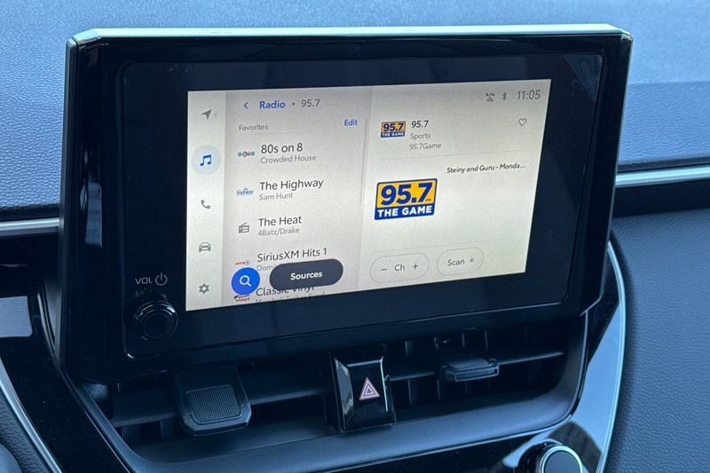 Toyota Corolla Cross Vehicle Full-screen Gallery Image 15