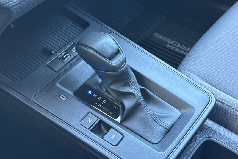 Toyota Corolla Cross Vehicle Full-screen Gallery Image 18