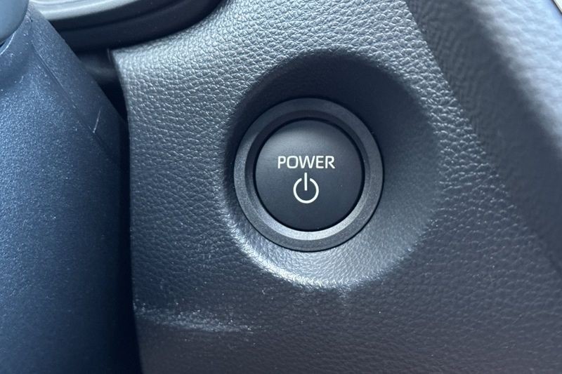 Toyota Corolla Cross Vehicle Full-screen Gallery Image 19