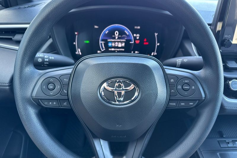 Toyota Corolla Cross Vehicle Full-screen Gallery Image 20