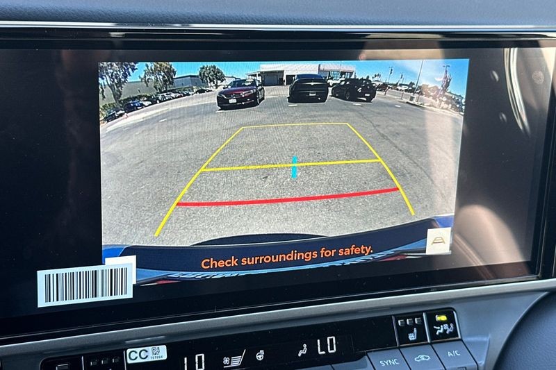 Toyota Camry Vehicle Full-screen Gallery Image 15