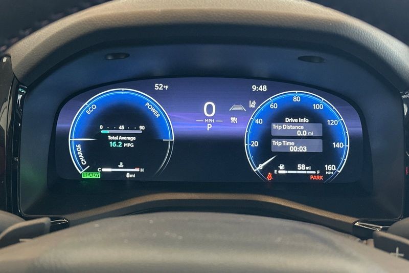Toyota Camry Vehicle Full-screen Gallery Image 20