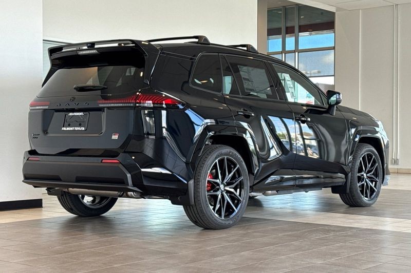 Toyota RAV4 Plug-In Hybrid Vehicle Full-screen Gallery Image 04