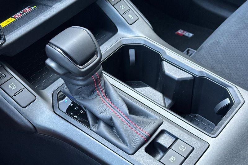 Toyota RAV4 Plug-In Hybrid Vehicle Full-screen Gallery Image 18