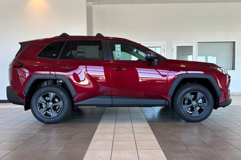Toyota RAV4 Vehicle Full-screen Gallery Image 03