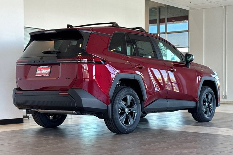 Toyota RAV4 Vehicle Full-screen Gallery Image 04