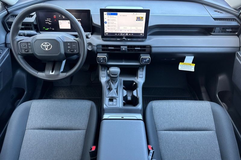 Toyota RAV4 Vehicle Full-screen Gallery Image 10