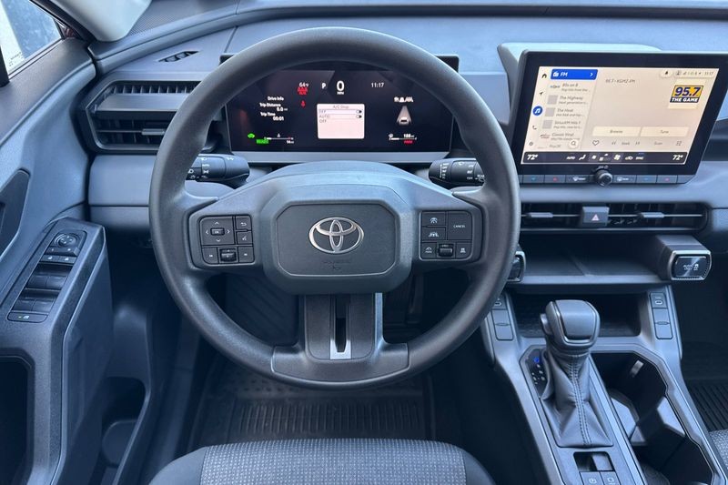 Toyota RAV4 Vehicle Full-screen Gallery Image 11