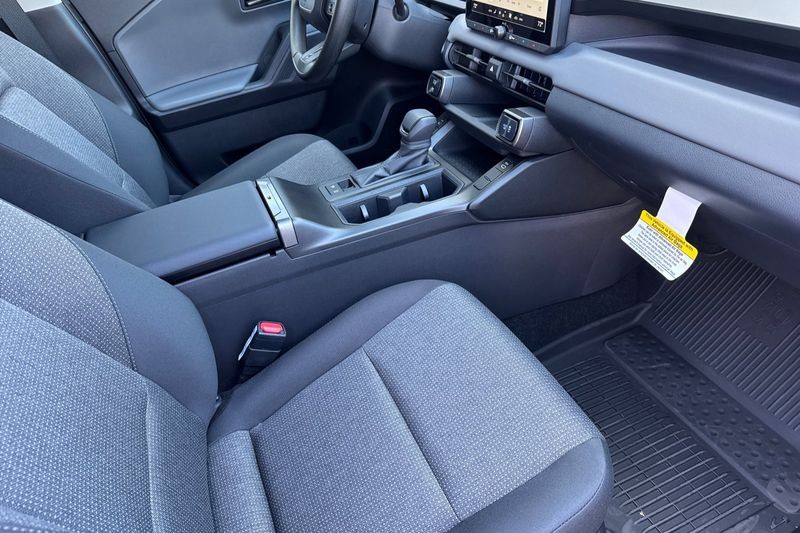 Toyota RAV4 Vehicle Full-screen Gallery Image 12