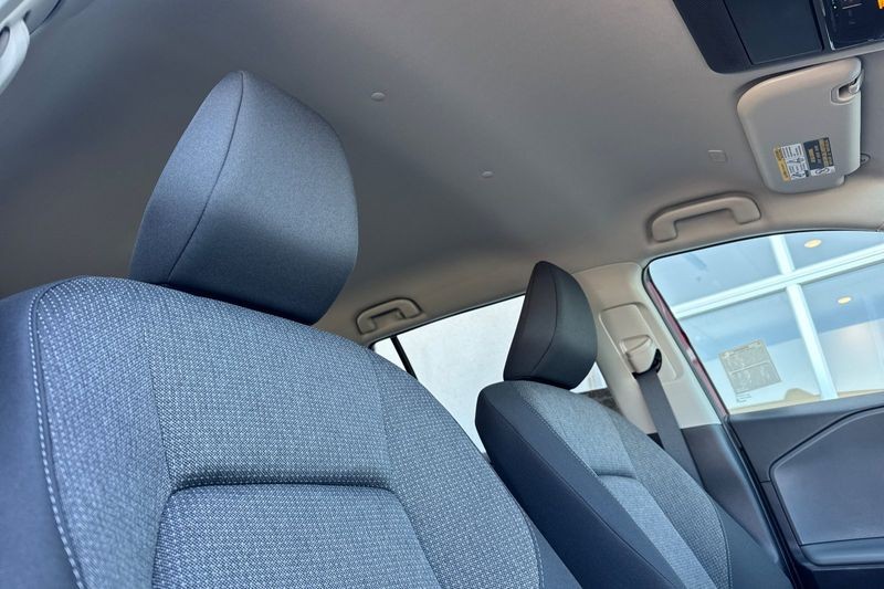 Toyota RAV4 Vehicle Full-screen Gallery Image 13