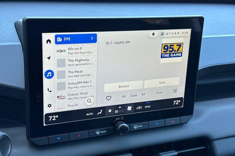Toyota RAV4 Vehicle Full-screen Gallery Image 14