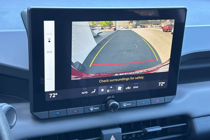 Toyota RAV4 Vehicle Full-screen Gallery Image 15