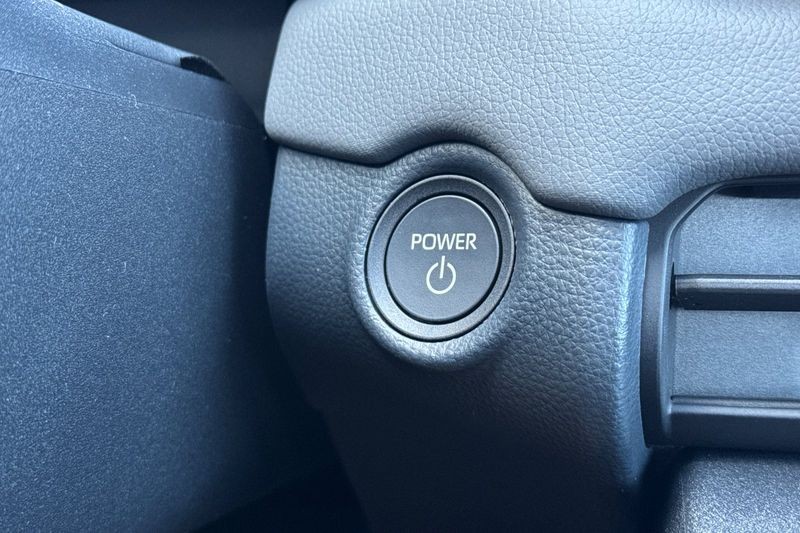 Toyota RAV4 Vehicle Full-screen Gallery Image 18