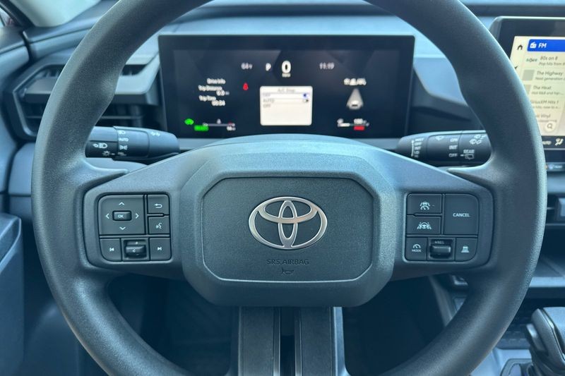Toyota RAV4 Vehicle Full-screen Gallery Image 19