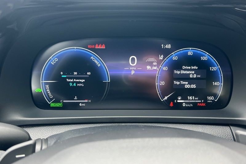 Toyota Crown Signia Vehicle Full-screen Gallery Image 20