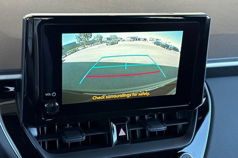 Toyota Corolla Cross Vehicle Full-screen Gallery Image 07