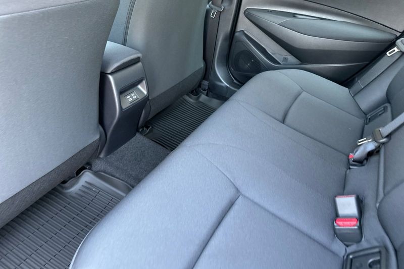 Toyota Corolla Vehicle Full-screen Gallery Image 09