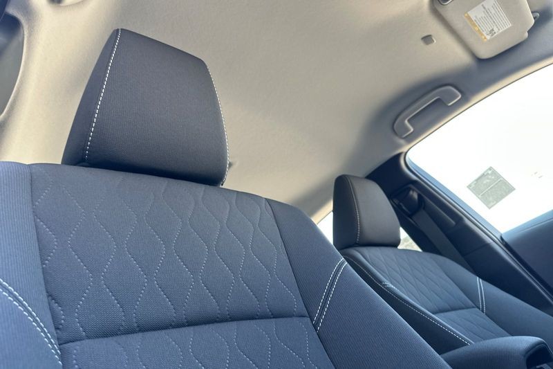 Toyota Corolla Vehicle Full-screen Gallery Image 13
