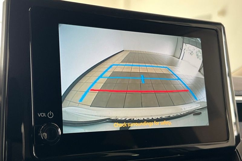 Toyota Corolla Vehicle Full-screen Gallery Image 15