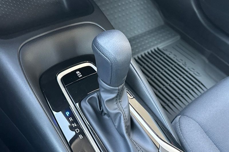Toyota Corolla Vehicle Full-screen Gallery Image 17