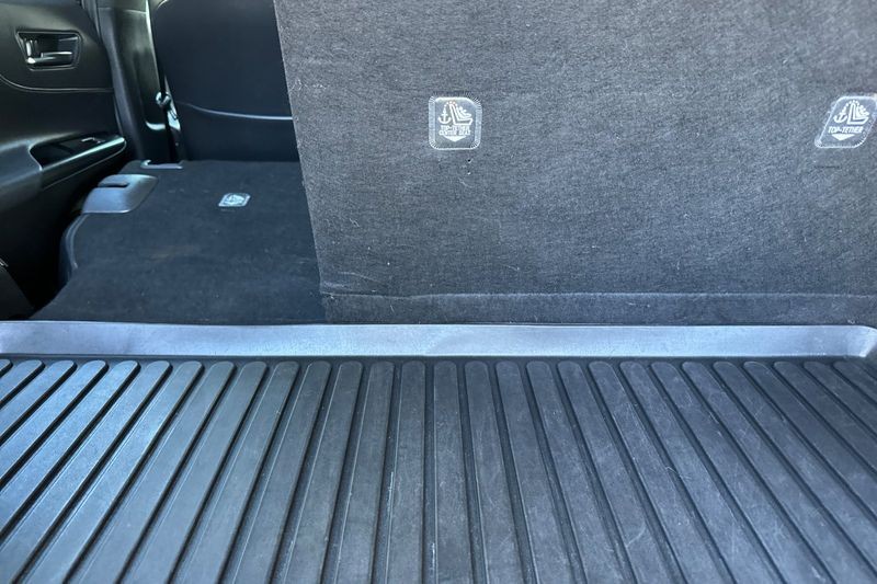 Toyota Venza Vehicle Full-screen Gallery Image 15