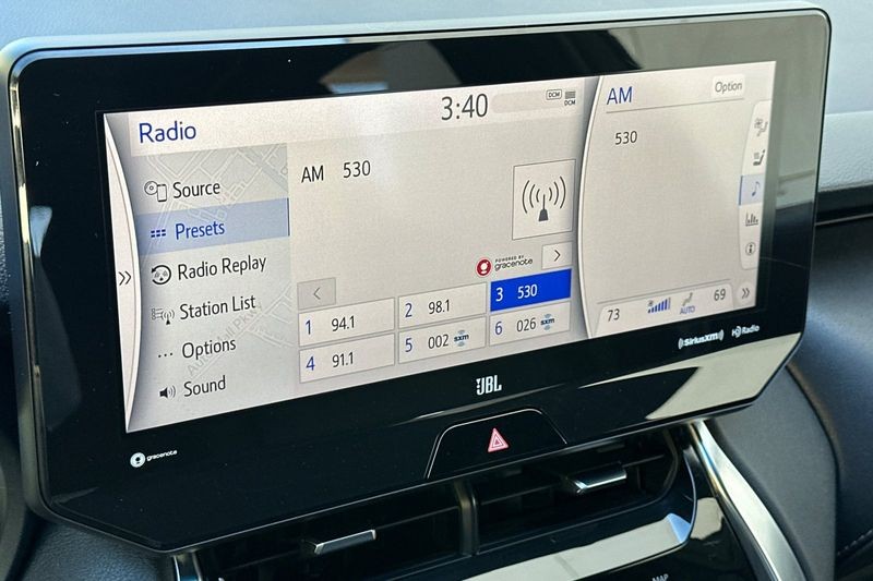Toyota Venza Vehicle Full-screen Gallery Image 18