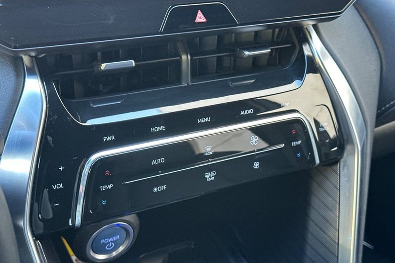 Toyota Venza Vehicle Full-screen Gallery Image 20
