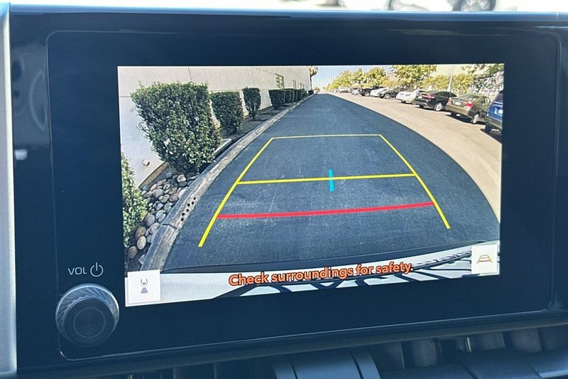 Toyota RAV4 Vehicle Full-screen Gallery Image 19