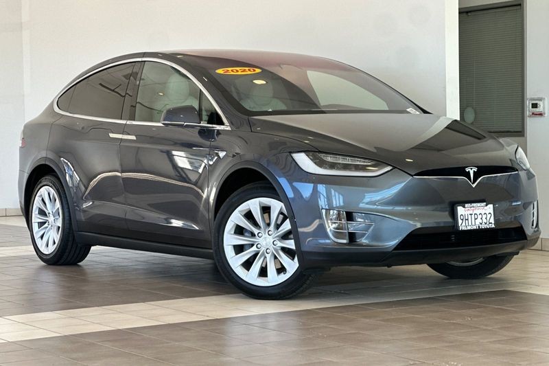 Tesla Model X Vehicle Full-screen Gallery Image 02