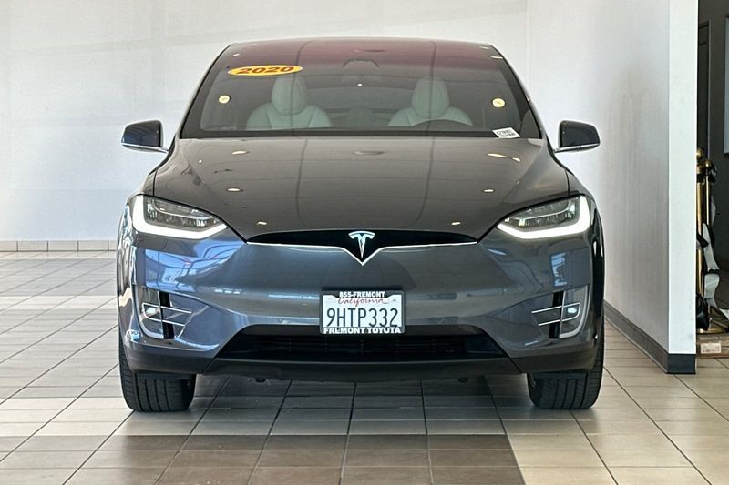 Tesla Model X Vehicle Full-screen Gallery Image 09