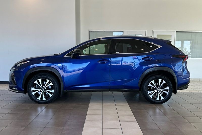 Lexus NX Vehicle Full-screen Gallery Image 07