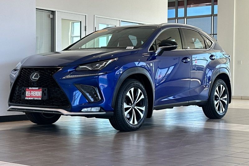 Lexus NX Vehicle Full-screen Gallery Image 08