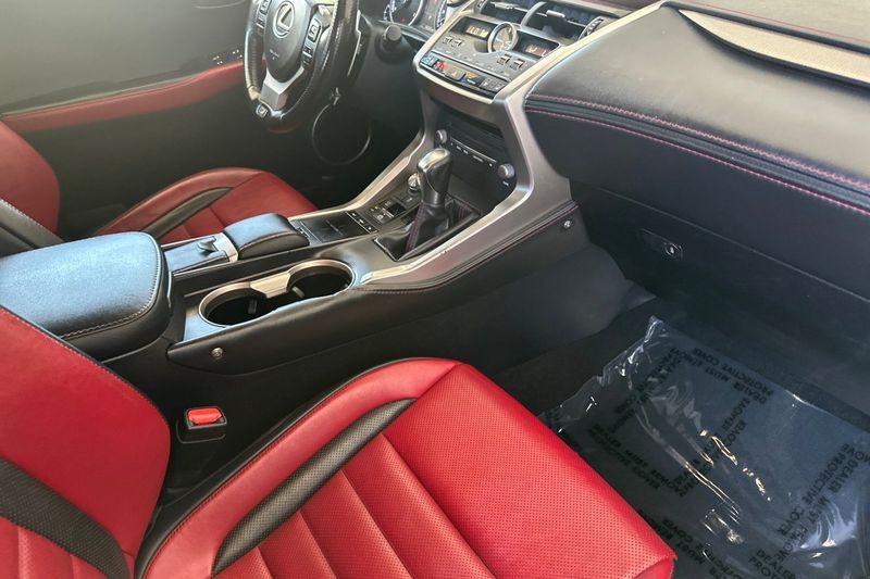 Lexus NX Vehicle Full-screen Gallery Image 16