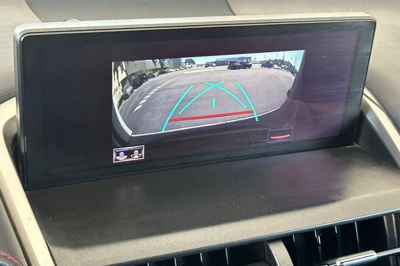 Lexus NX Vehicle Full-screen Gallery Image 19