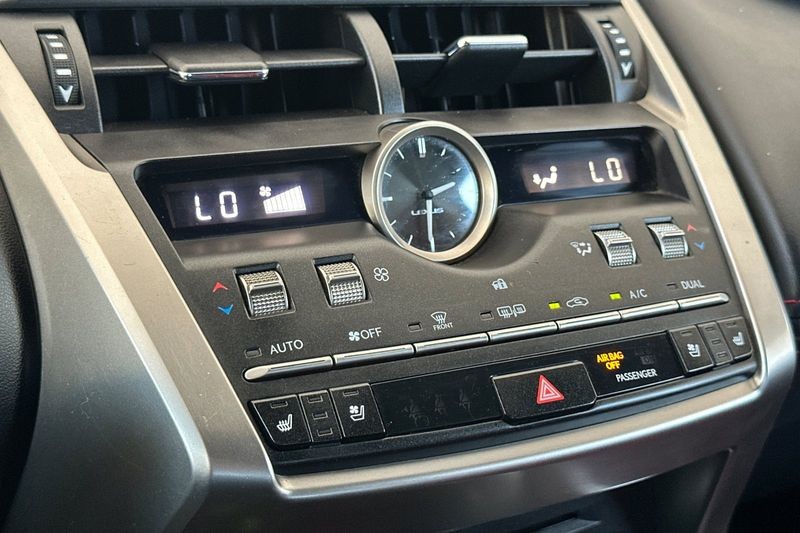 Lexus NX Vehicle Full-screen Gallery Image 20