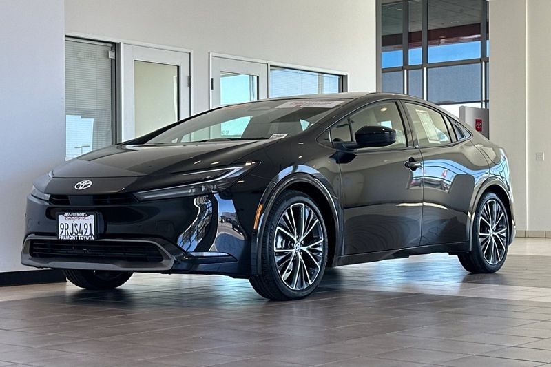 Toyota Prius Vehicle Full-screen Gallery Image 08